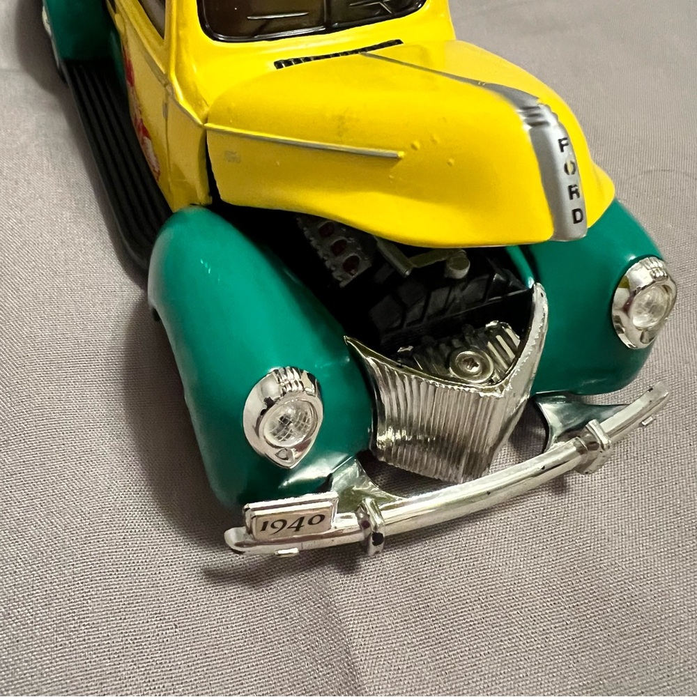 Golden Wheel Diecast 1940 Ford Bank Mountain Dew Ya-hooo! Metal Truck - Picture 4 of 11